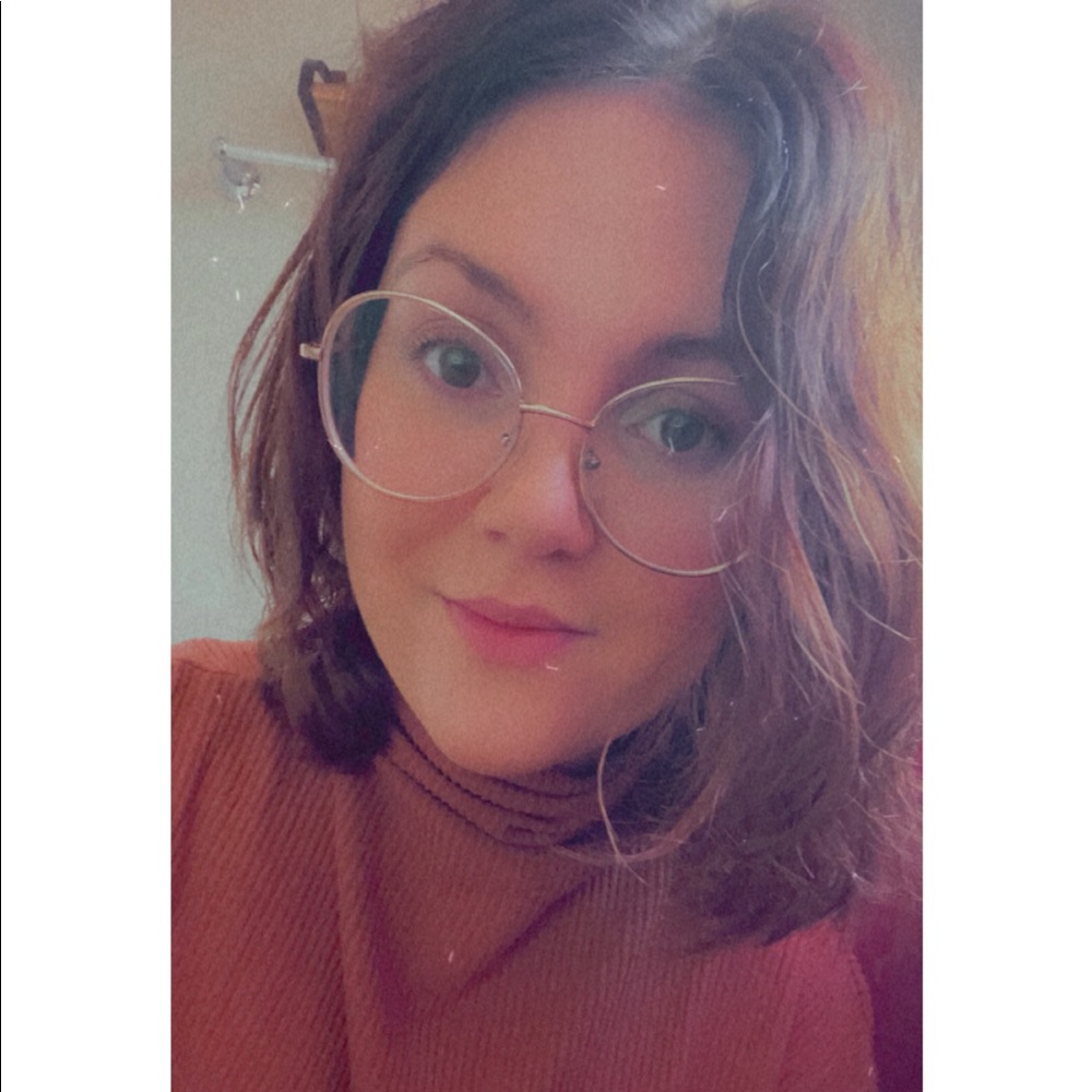 Meet your Posher, Alora
